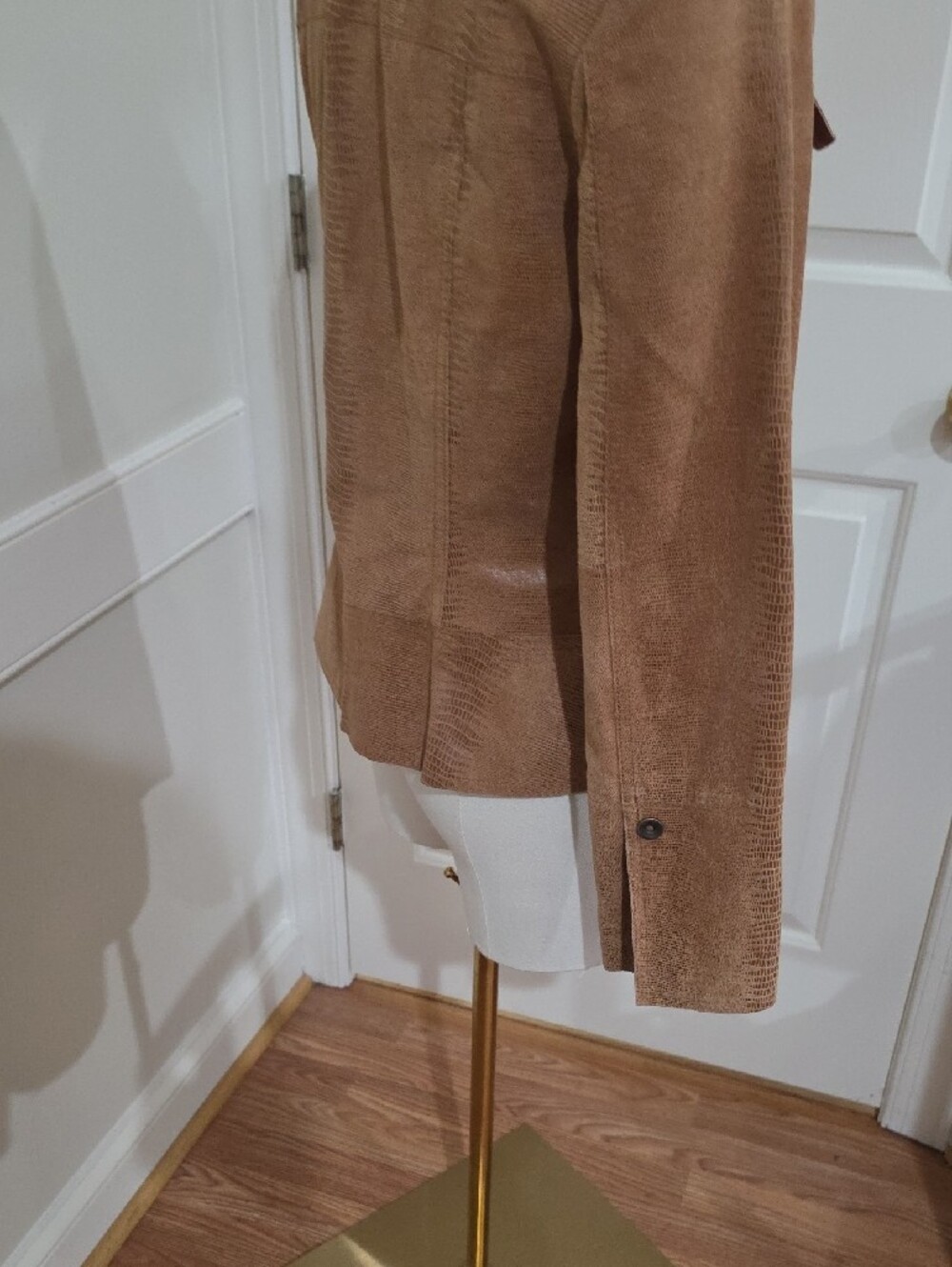 Classiques Entier Lizard-Embossed Suede Jacket (Size 4) - Picture 4 of 10